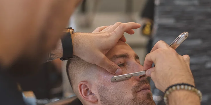 Pánsky strih alebo úprava brady u profesionálneho barbera