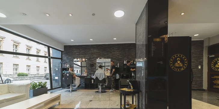 Pánsky strih alebo úprava brady u profesionálneho barbera