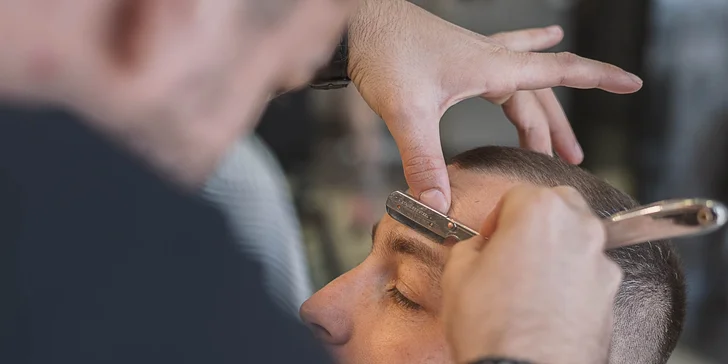 Pánsky strih alebo úprava brady u profesionálneho barbera