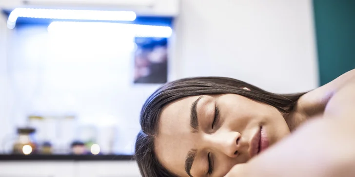 Relaxačná, športová masáž, mäkké techniky alebo masáž vo dvojici v salóne Amina
