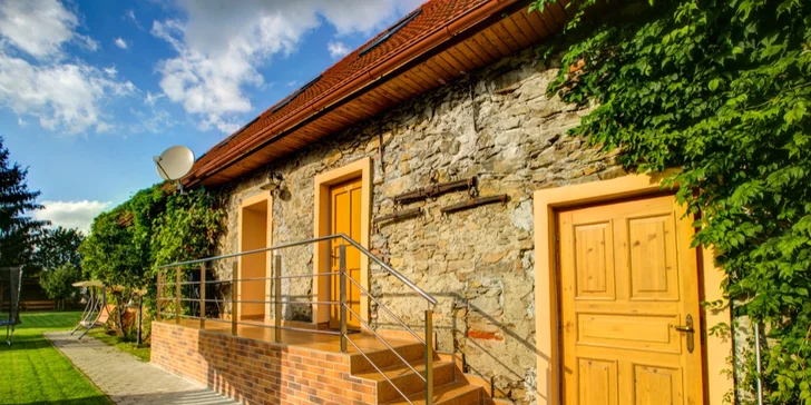 Pokojný pobyt na Liptove pre páry alebo rodiny s deťmi s mini wellness a záhradou na relax