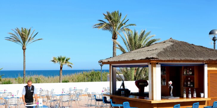 Dovolenka v Španielsku v hoteli priamo na pláži s vonkajším bazénom + letenka v cene