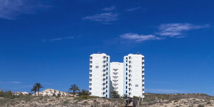 Dovolenka v Španielsku v hoteli priamo na pláži s vonkajším bazénom + letenka v cene