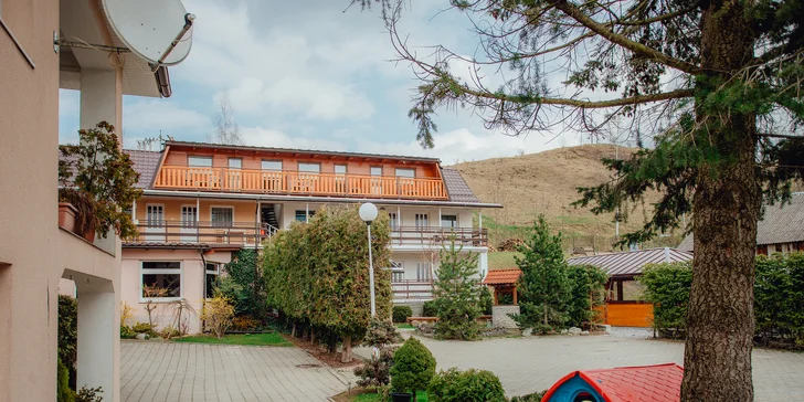 Relax na Orave s bazénom, saunou, soľnou jaskyňou a zľavami do aquaparkov