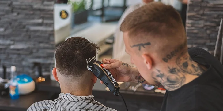Pánsky strih alebo úprava brady u profesionálneho barbera