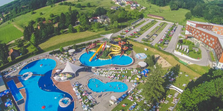 Letná dovolenka v Chorvátsku pre celú rodinu: apartmány s polpenziou, termálne bazény a aquapark