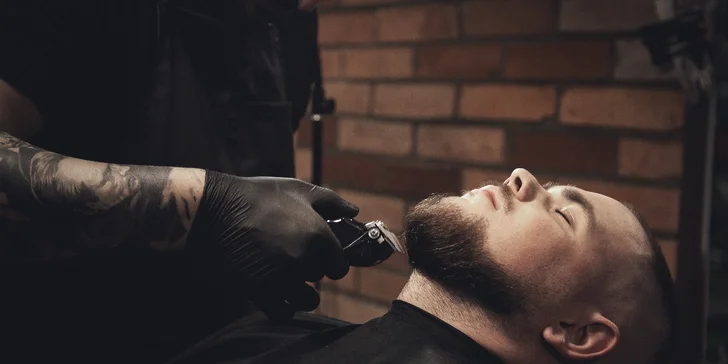 Klasický pánsky strih či úprava brady vo Frank Nitti Barbers