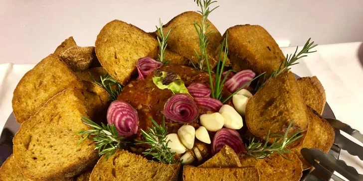Komfortný pobyt vo Vyškove: elegantné izby, bohatá polpenzia a masáž
