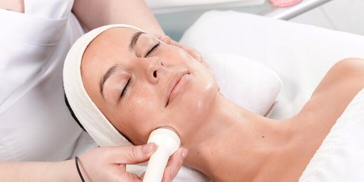 Kozmetické ošetrenie pleti prístrojom, lymfodrenáž tváre i krku a masáž so zábalom rúk