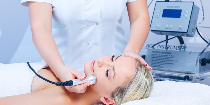 Kozmetické ošetrenie pleti prístrojom, lymfodrenáž tváre i krku a masáž so zábalom rúk