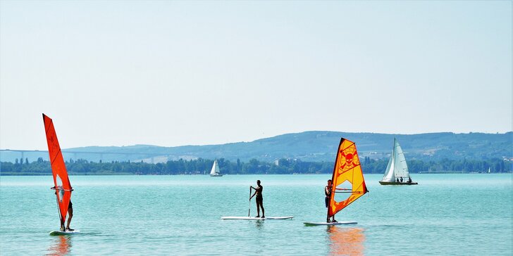 Letný deň na Balatone: voda, pláž, športové atrakcie či promenáda!