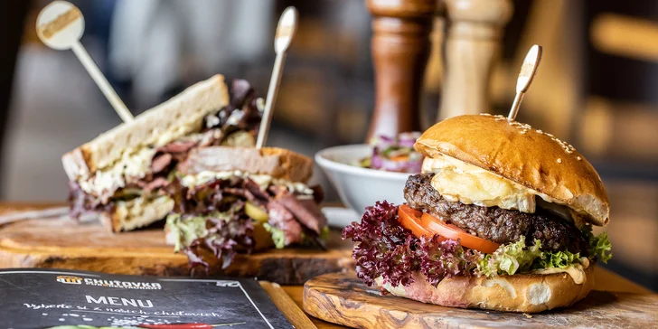 Hovädzí burger s kozím syrom alebo pastrami sendvič