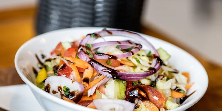 Hovädzí burger s kozím syrom alebo pastrami sendvič