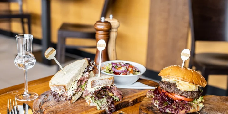 Hovädzí burger s kozím syrom alebo pastrami sendvič