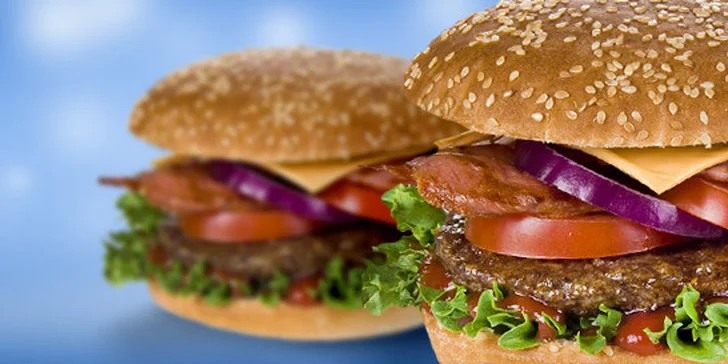 DVA americké hamburgery za cenu jedného