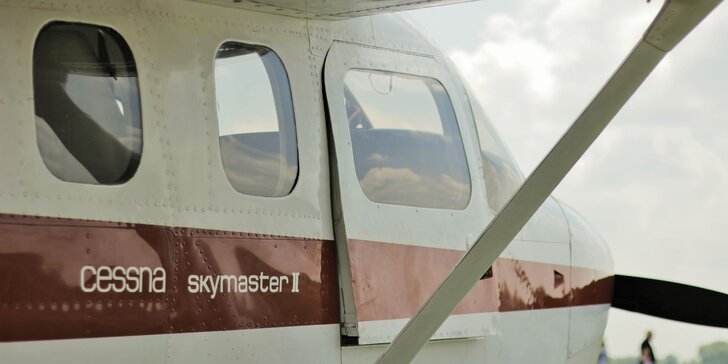 Nezabudnuteľný zážitok na dvojmotorovom lietadle CESSNA 337 SKYMASTER pre 3 osoby!
