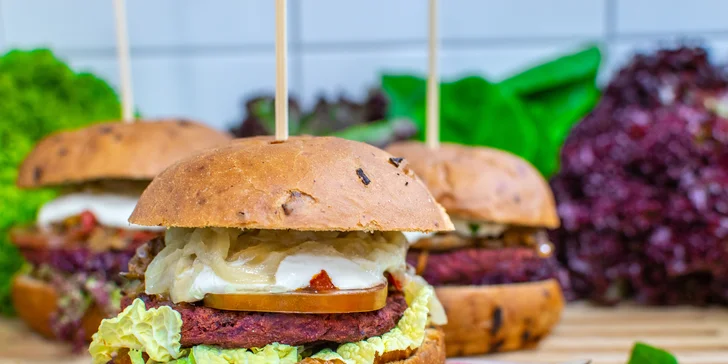 Najedzte sa zdravo! Raňajky, obed, koláčik i burger u Pánov Báklažánov!