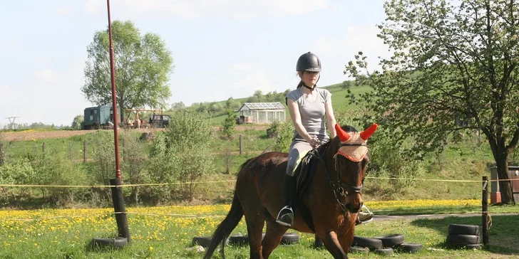 Hodina jazdy na koni s trénerom