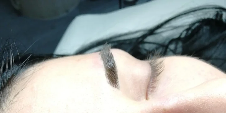 Permanentný make-up obočia či očných liniek v salóne MiAr