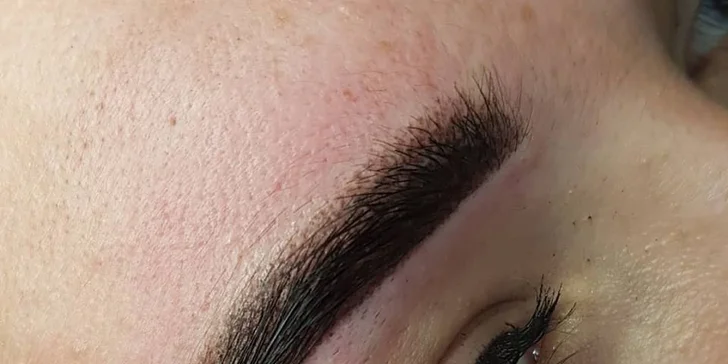 Permanentný make-up obočia či očných liniek v salóne MiAr