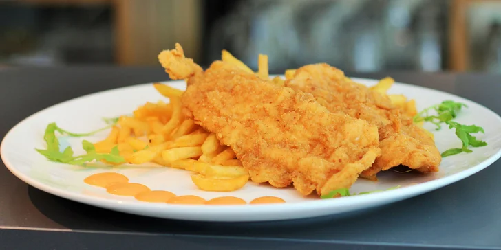 Obedové denné menu, rezeň s hranolčekmi alebo šaláty