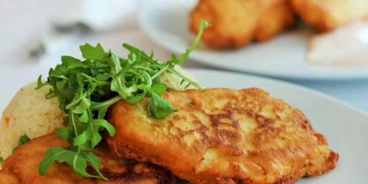 Obedové denné menu, rezeň s hranolčekmi alebo šaláty