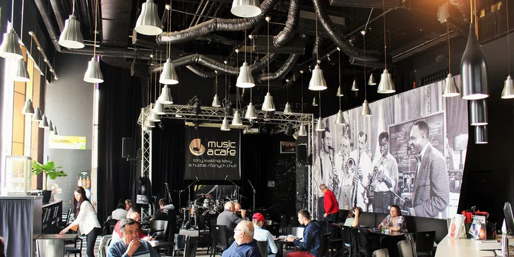 Miešané alko alebo nealko drinky v Music a Cafe Nitra