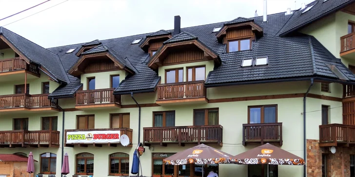 Chrumkavá pizza a veľký nápoj k tomu z reštaurácie Kamzík na Donovaloch
