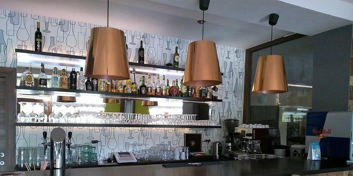 Chrumkavá pizza a veľký nápoj k tomu z reštaurácie Kamzík na Donovaloch