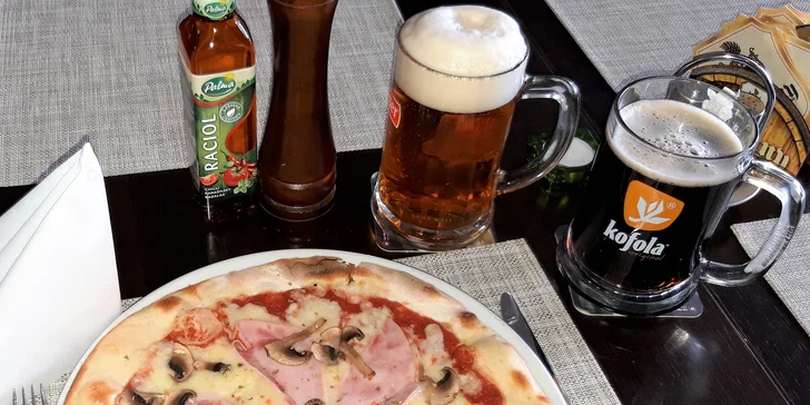 Chrumkavá pizza a veľký nápoj k tomu z reštaurácie Kamzík na Donovaloch