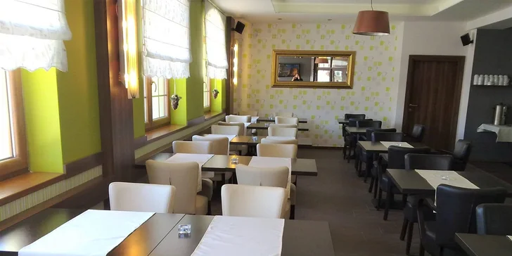 Chrumkavá pizza a veľký nápoj k tomu z reštaurácie Kamzík na Donovaloch