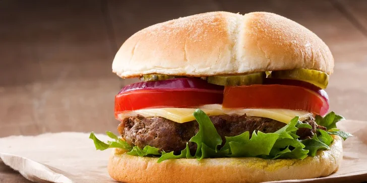 DVA americké hamburgery za cenu jedného