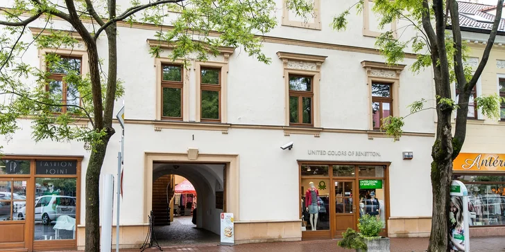 Ochutnávka vín a syrový tanier s pochutinami až 550 g v Pezinskej pivničke