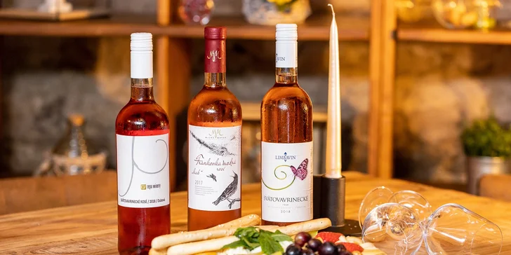 Ochutnávka vín a syrový tanier s pochutinami až 550 g v Pezinskej pivničke