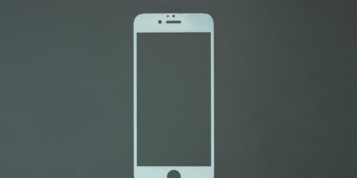 Ochráňte svoj iPhone s prémiovým 3D sklom! Aj s možnosťou nalepenia.