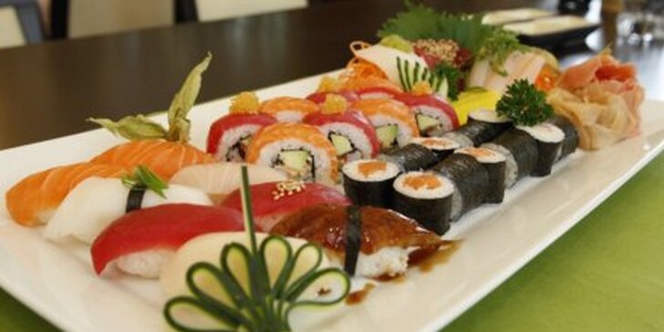 11,40 eur za sushi set pre dvoch v AKIKO sushi bare! Pochutnajte si na zdravom jedle z krajiny vychádzajúceho slnka, so zľavou 50%