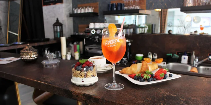 Aperol Spritz, croissant, káva, čaj či zdravé raňajky v Elite Cafe