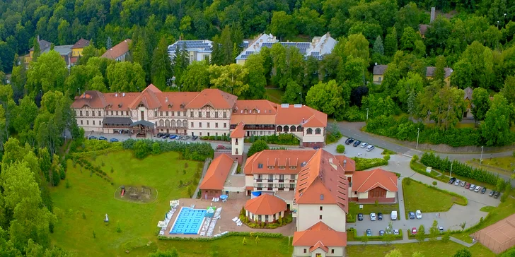 Kúpeľný oddych v atraktívnej lokalite uprostred prírody: procedúry, wellness a bohaté možnosti trávenia voľného času