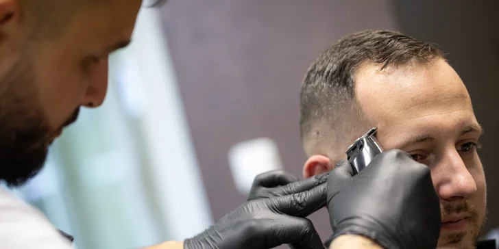 Klasický pánsky strih či úprava brady vo Frank Nitti Barbers