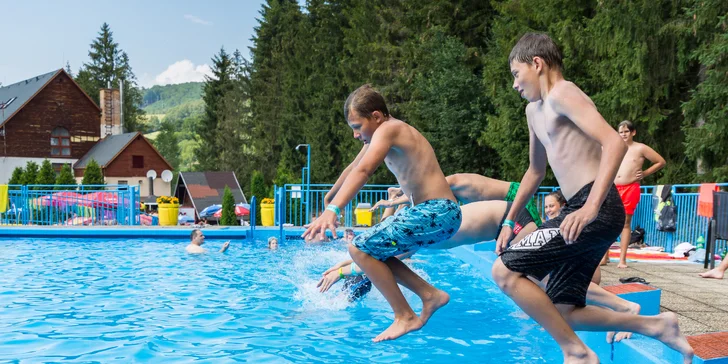 Pobyt s neobmedzeným vstupom do vonkajšieho bazéna v Hoteli Garden ***