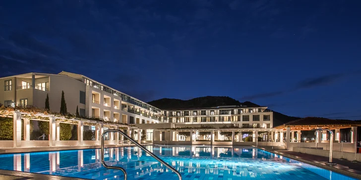 Luxusná dovolenka v 5* rezorte priamo na pláži: polpenzia, balkón, bazény