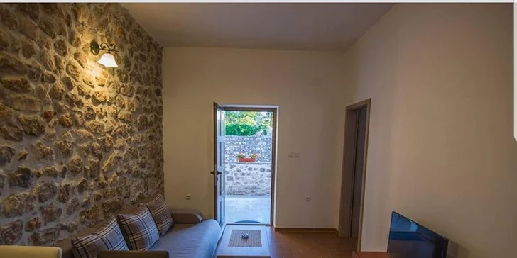 Slnečné Chorvátsko na 8 dní s polpenziou v luxusnej Ville Starigrad len 50 m od mora