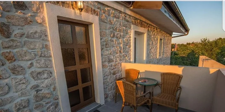 Slnečné Chorvátsko na 8 dní s polpenziou v luxusnej Ville Starigrad len 50 m od mora