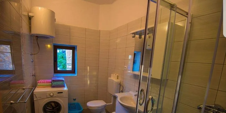 Slnečné Chorvátsko na 8 dní s polpenziou v luxusnej Ville Starigrad len 50 m od mora