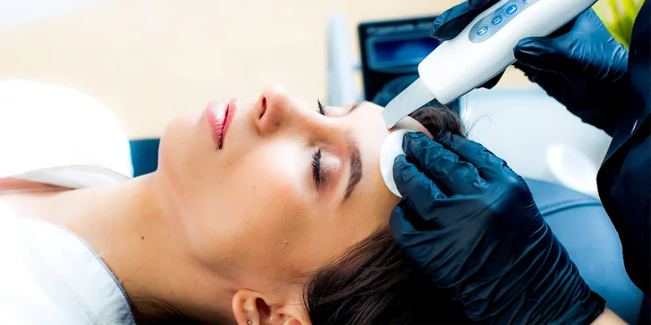 Hĺbkové čistenie pleti aj proti akné – skin scrubber alebo lifting s masážou