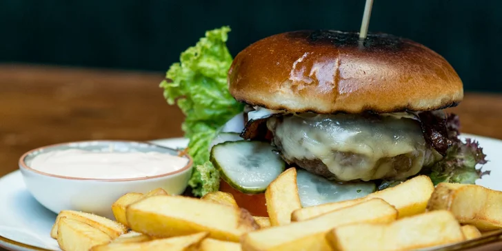 Irish burger s hranolčekmi alebo káva + nealko