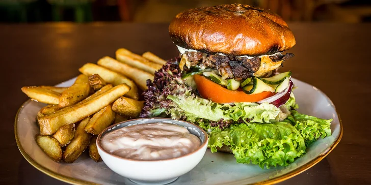 Irish burger s hranolčekmi alebo káva + nealko