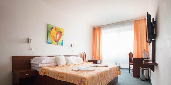 Relax v pokojnej časti Bratislavy v komfortne zariadených 2-lôžkových izbách s raňajkami a vstupom do bazéna