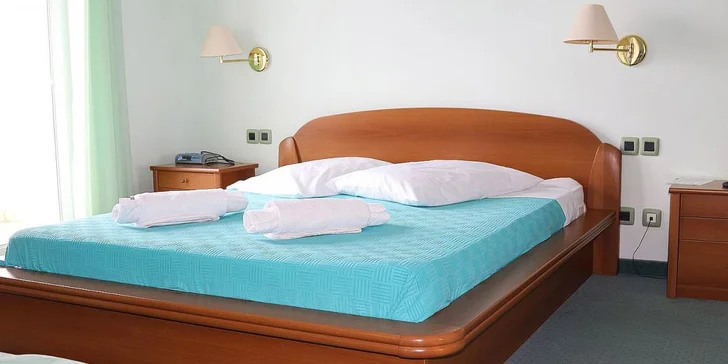 Pobyt v hoteli neďaleko Makarskej riviéry pre pár alebo rodinu: raňajky a bazén
