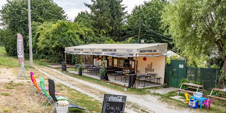 Pečená domáca klobása a pivo, radler alebo Kofola